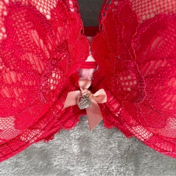 Victoria's Secret Body by Victoria Push-Up Bra Red Lace Padded Size 32D - Picture 2 of 7